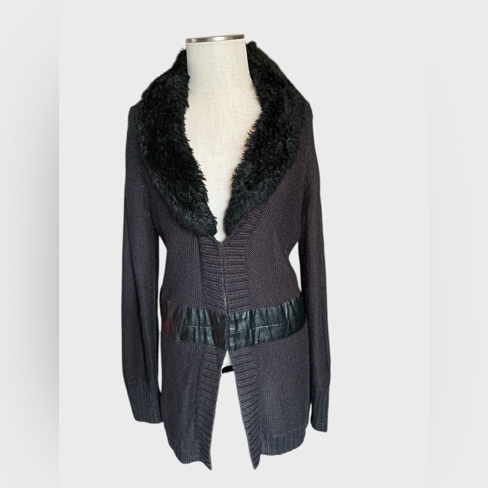 Torrid Cardigan Sweater Size 1 Faux Fur Collar Faux Leather Trim Black